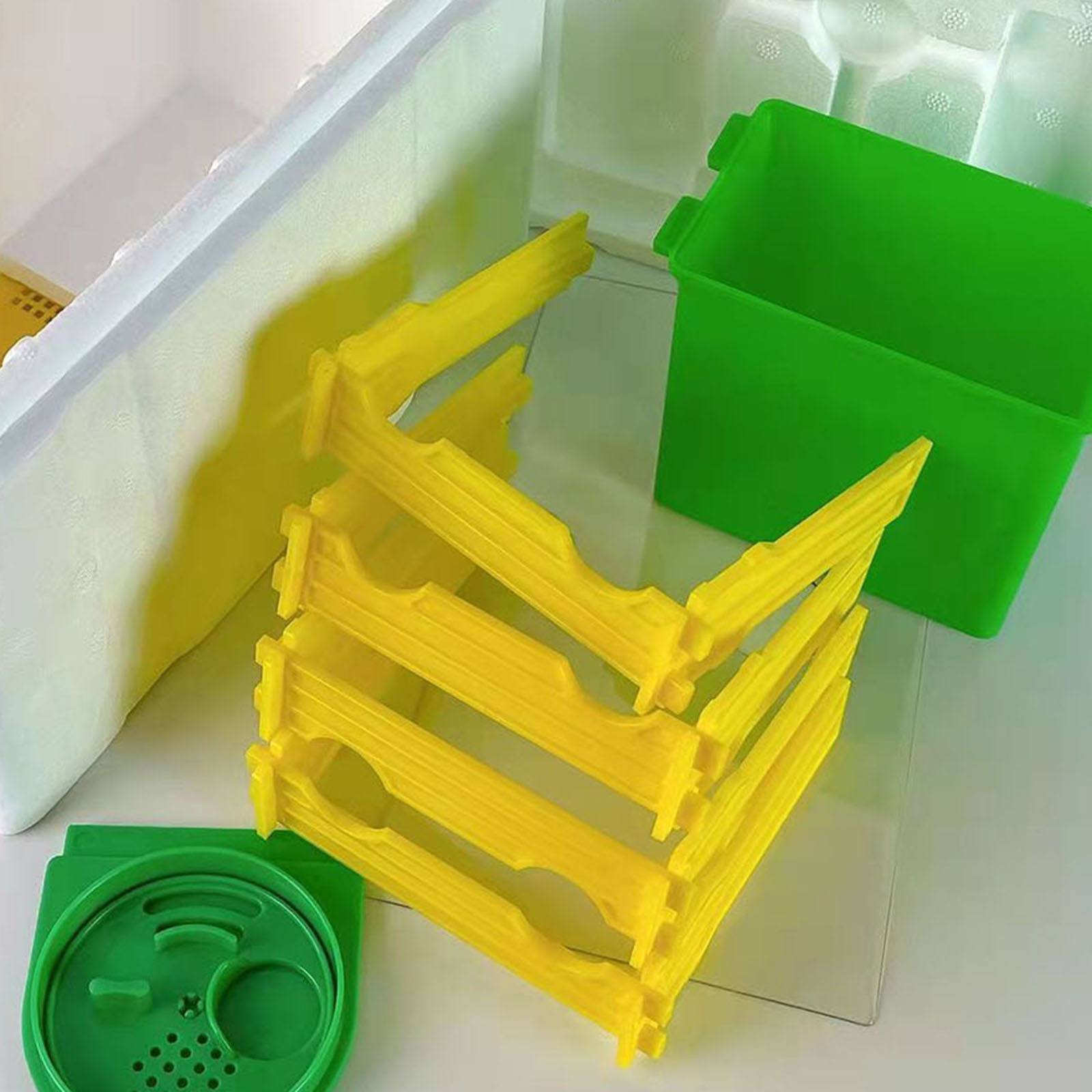 Beekeeping Queen Breeding Kit  - đánh giá và giá Essential Gardening Tools